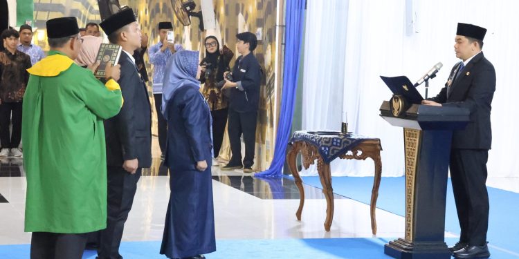 Bupati Tanah Bumbu Lantik Sekda dan Dua Pejabat Administrator