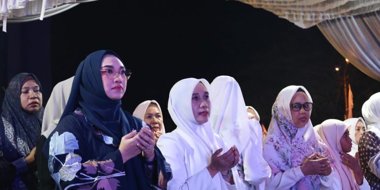 Ketua TP PKK Tanbu Hadiri Tabligh Akbar Sinergitas Merah Putih