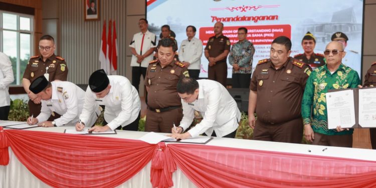 Bupati Tanah Bumbu Teken MoU Implementasi Pidana Kerja Sosial