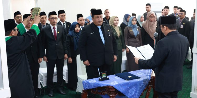 Bupati Andi Rudi Latif Lantik 23 Pejabat, Soroti Kinerja dan Layanan Publik