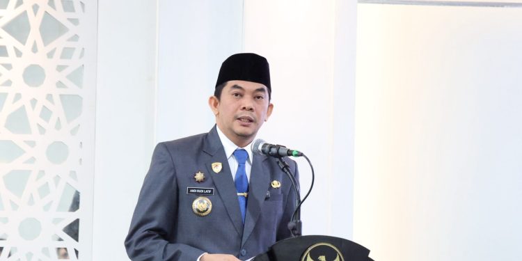 Bupati Tanah Bumbu Larang ASN Live Streaming Pribadi dan Flexing saat Jam Kerja