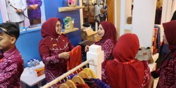Dekranasda Tanah Bumbu Promosikan Produk UMKM Lokal di Peringatan HUT Dekranas