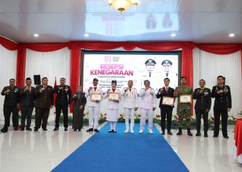 Bupati Tanah Bumbu Beri Beasiswa untuk Paskibraka Angkatan 23