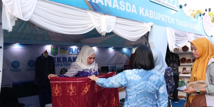 Dekranasda Tanah Bumbu Pamerkan Sasirangan Pulau Burung di Tala Craft 2026