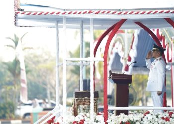 Bupati Andi Rudi Latif Apresiasi Pelaksanaan Upacara Penurunan Bendera
