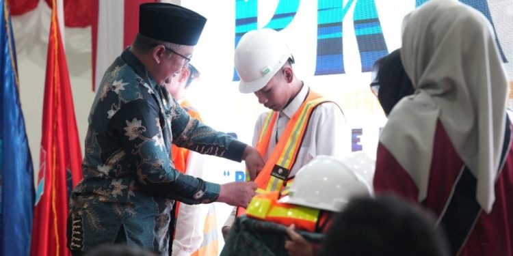 Buka PKKMB Poltek Batulicin, Bupati Dorong Mahasiswa Jadi Generasi Unggul dan Berdaya Saing